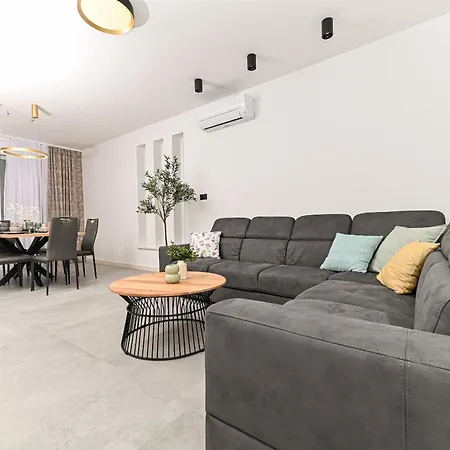 Villa Flora Kaštela