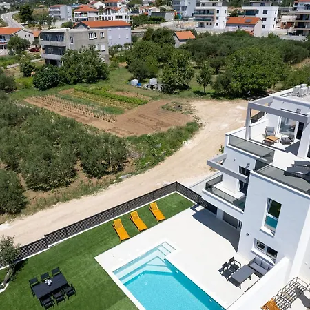 Villa Flora *