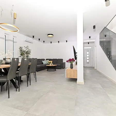 Flora Villa Kaštela