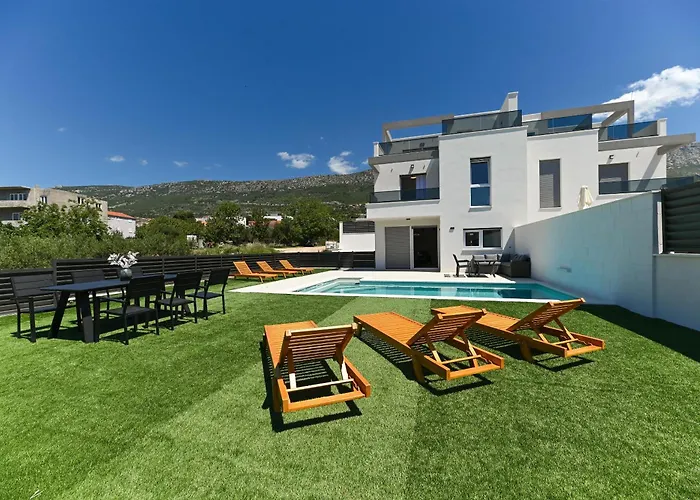 Villa Flora Kastela